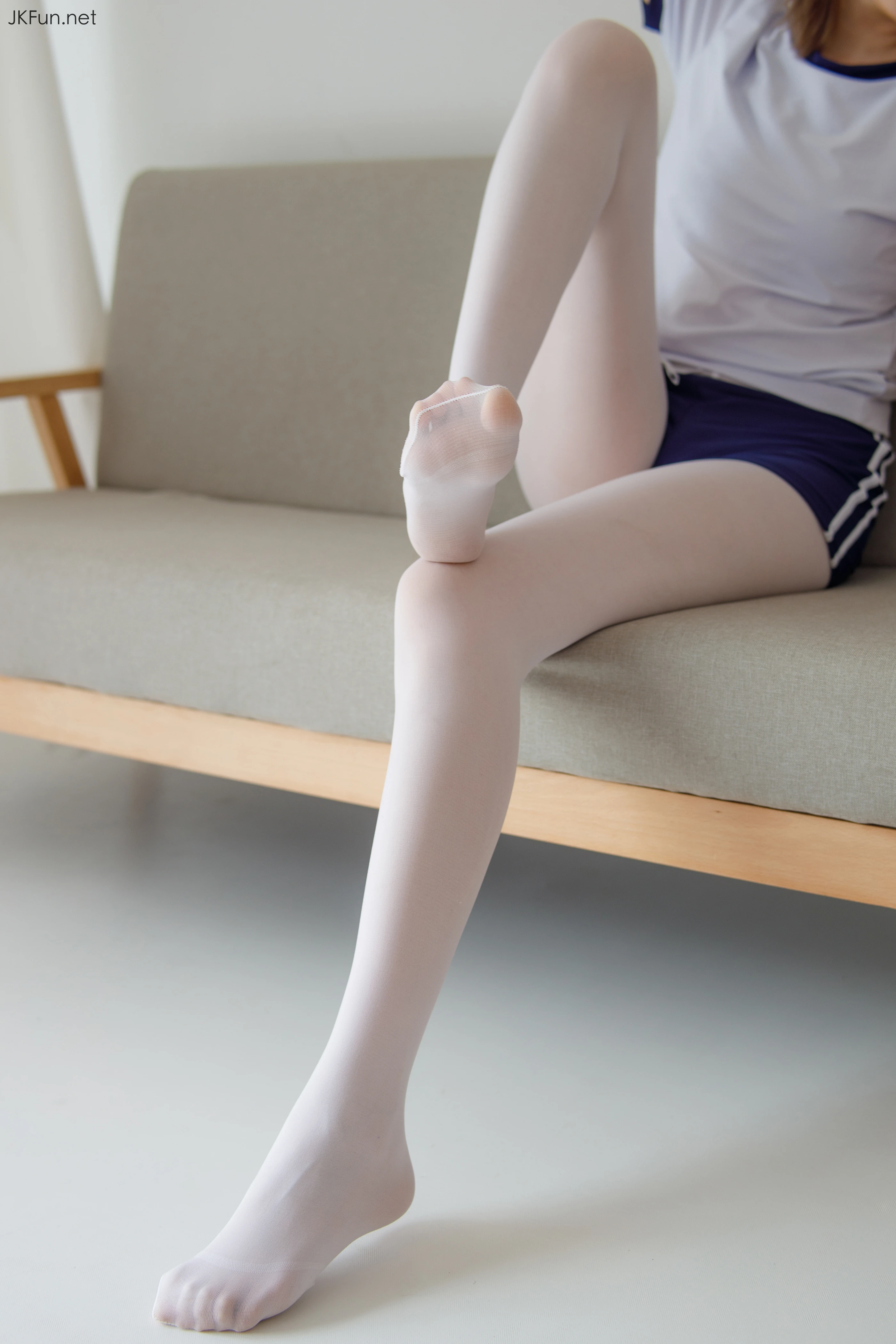 森萝财团 [JKFUN-019] 80D白丝外景体操服 Aika [107P 1V]插图3